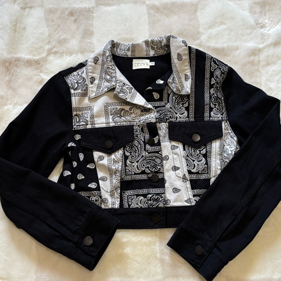 Alice + Olivia Paisley printed Cropped Denim Jacket - Picture 5 of 9